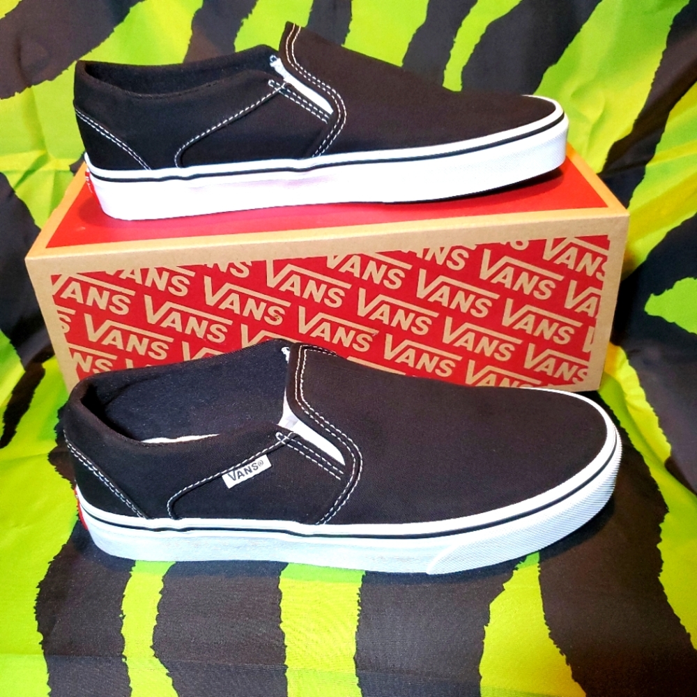 Vans Classic Asher Black slip on sneakers - women's size 8.5 NWT & BOX